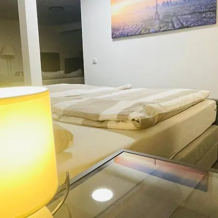 In , Phantasialand Bruehl Bei Cologne, Zentral, Bahnhof Nah شقة